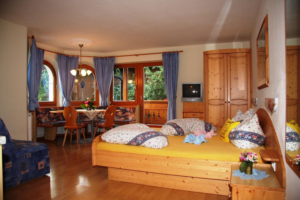 Вилла Mair Am Hof - Farm - Maso - Bauernhof Сан-Лоренцо-ди-Себато Номер фото